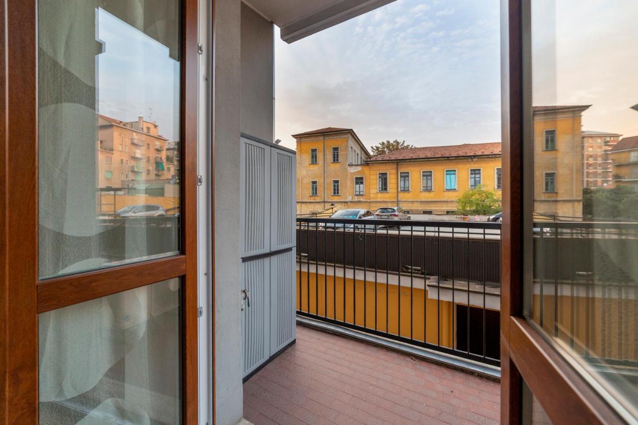 Milano Cosy Apt With Balcony! Luaran gambar