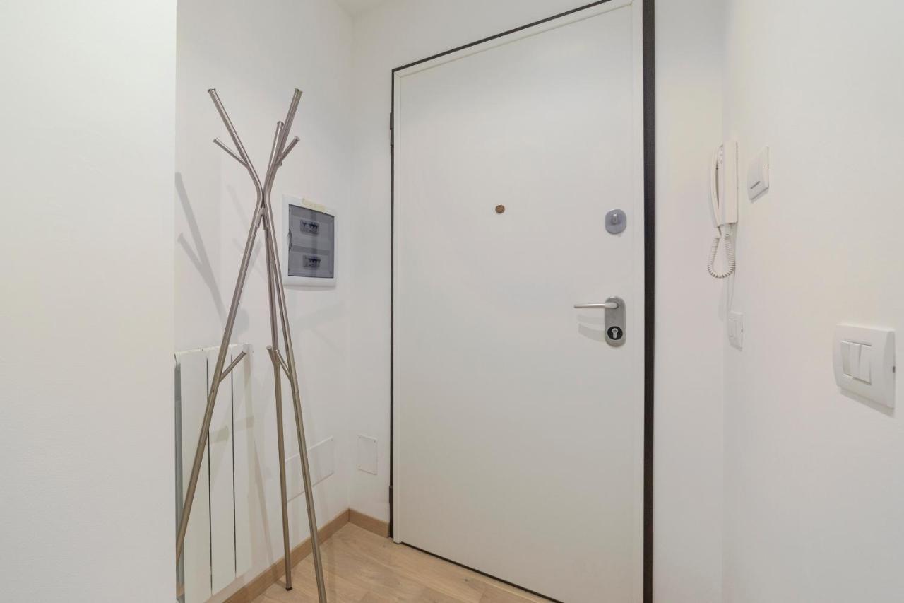 Milano Cosy Apt With Balcony! Luaran gambar
